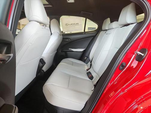 2025 Lexus UX 300h Premium