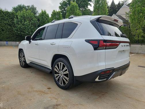 2025 Lexus LX 600 Luxury