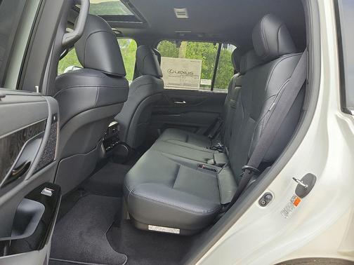 2025 Lexus LX 600 Luxury
