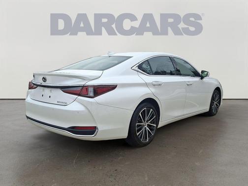 2025 Lexus ES 300h Premium