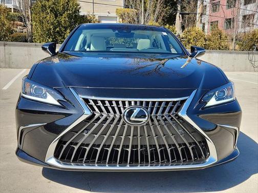 2025 Lexus ES 300h Premium