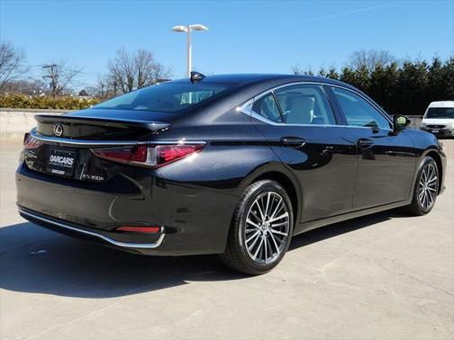 2025 Lexus ES 300h Premium