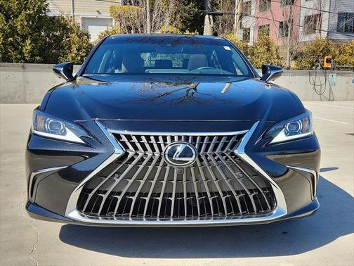 2025 Lexus ES 300h Luxury