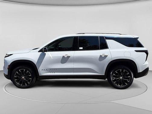 Summit White 2025 Chevrolet Traverse LT