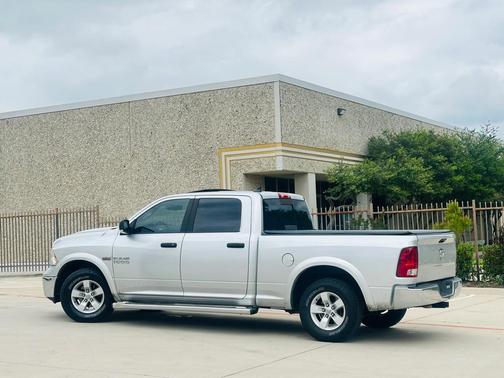 Bright Silver Metallic Clearcoat 2014 RAM 1500 SLT