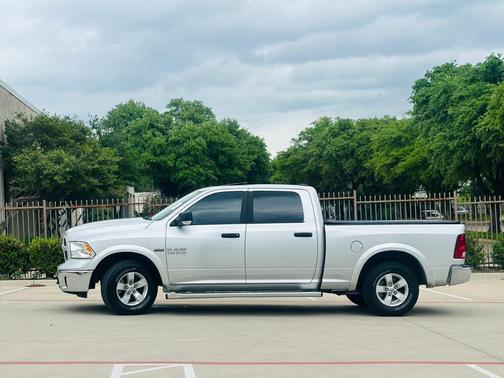 Bright Silver Metallic Clearcoat 2014 RAM 1500 SLT