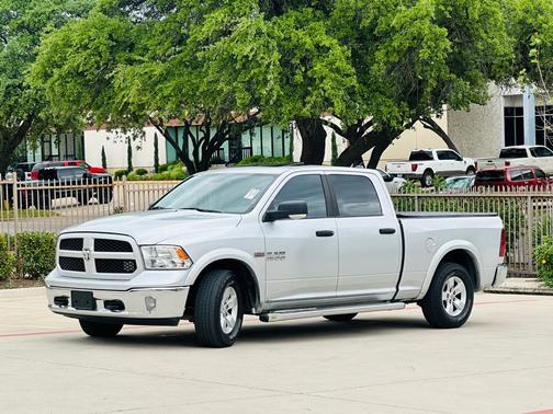 Bright Silver Metallic Clearcoat 2014 RAM 1500 SLT