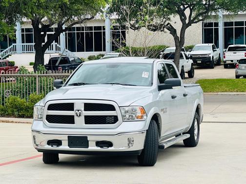 Bright Silver Metallic Clearcoat 2014 RAM 1500 SLT