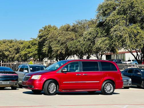 2013 Chrysler Town & Country Touring-L