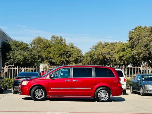 2013 Chrysler Town & Country Touring-L