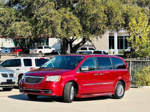 2013 Chrysler Town & Country Touring-L