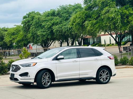 White Platinum Metallic Tri-Coat 2019 Ford Edge Titanium