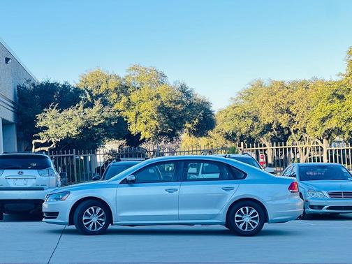 2014 Volkswagen Passat 1.8T S