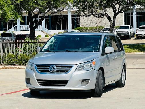 2012 Volkswagen Routan SE