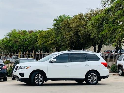 2017 Nissan Pathfinder SL