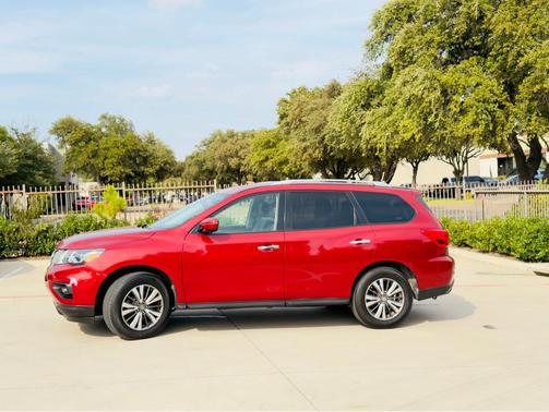 2017 Nissan Pathfinder SL