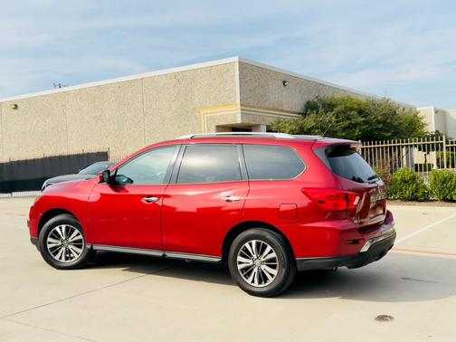 2017 Nissan Pathfinder SL