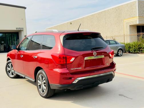 2017 Nissan Pathfinder SL