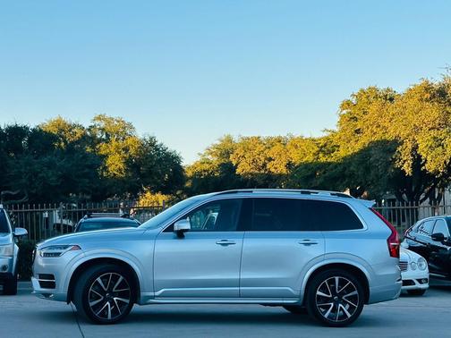 2019 Volvo XC90 T6 Momentum