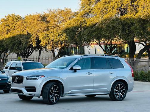 2019 Volvo XC90 T6 Momentum