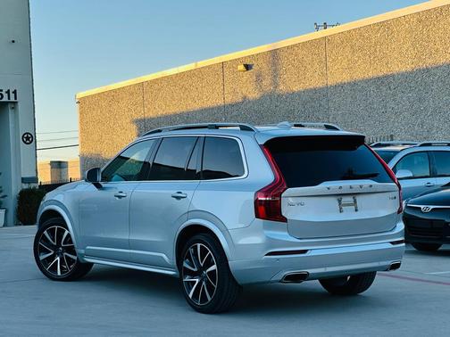 2019 Volvo XC90 T6 Momentum