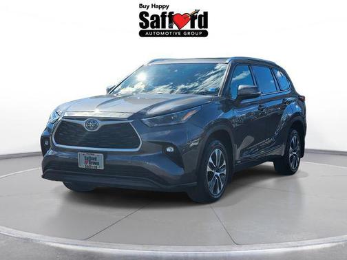 Magnetic Gray Metallic 2021 Toyota Highlander Hybrid XLE