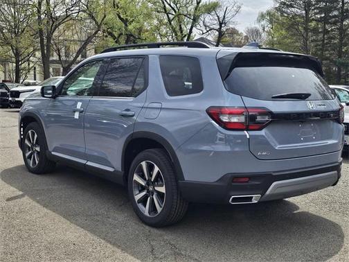 2025 Honda Pilot Touring 8-Passenger
