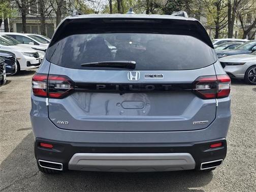 2025 Honda Pilot Touring 8-Passenger