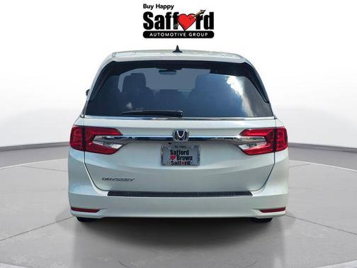 White Diamond Pearl 2018 Honda Odyssey EX-L
