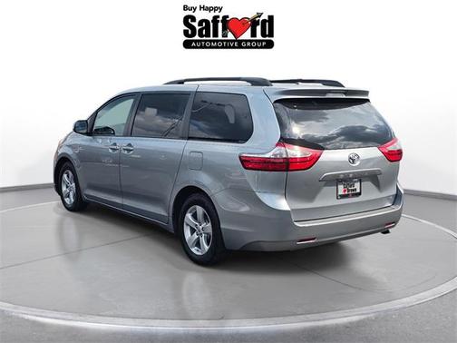 2016 Toyota Sienna LE