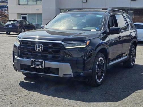 Crystal Black Pearl 2026 Honda Pilot Touring 8-Passenger