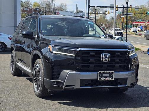 Crystal Black Pearl 2026 Honda Pilot Touring 8-Passenger