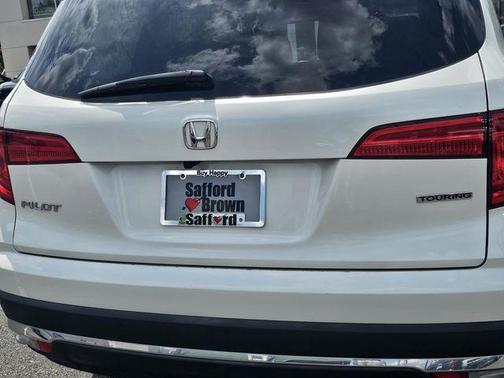 White Diamond Pearl 2017 Honda Pilot Touring