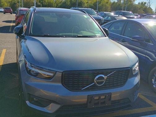 2019 Volvo XC40 T5 R-Design