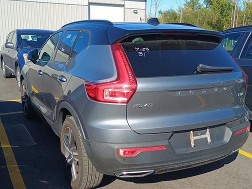2019 Volvo XC40 T5 R-Design