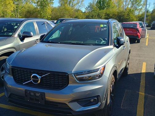 2019 Volvo XC40 T5 R-Design