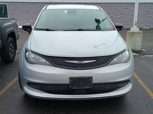 2024 Chrysler Voyager LX