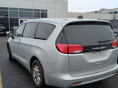 2024 Chrysler Voyager LX