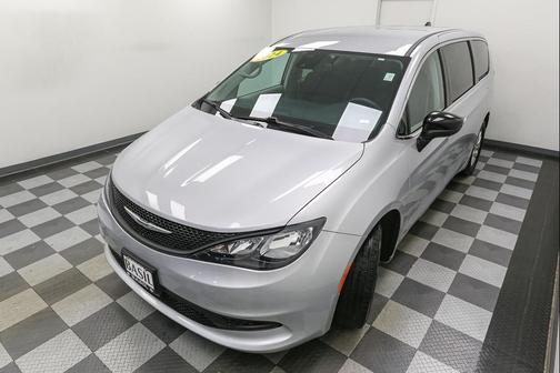 2024 Chrysler Voyager LX