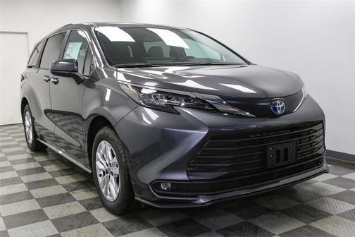 2025 Toyota Sienna XLE