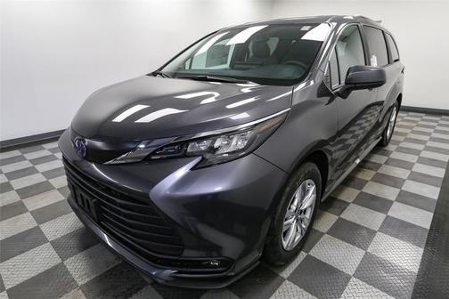 2025 Toyota Sienna XLE