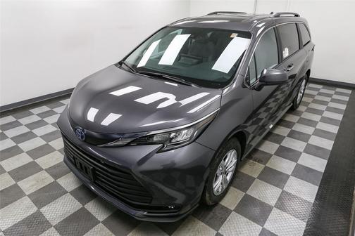 2025 Toyota Sienna XLE