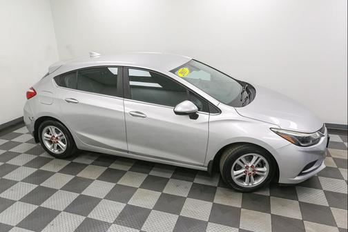 Silver Ice Metallic 2017 Chevrolet Cruze LT