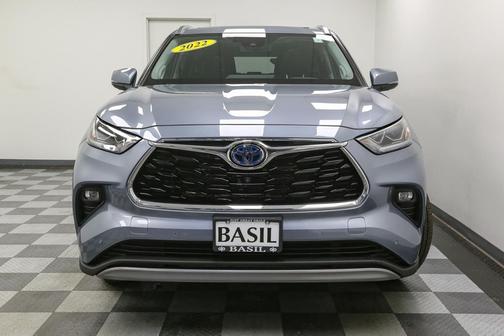 2022 Toyota Highlander Hybrid Platinum