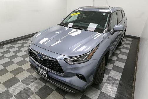 2022 Toyota Highlander Hybrid Platinum