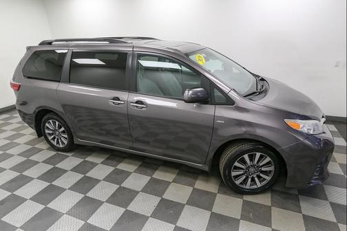 2020 Toyota Sienna XLE Premium