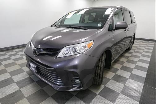 2020 Toyota Sienna XLE Premium