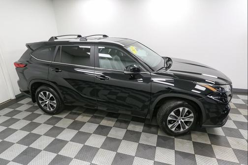 Midnight Black Metallic 2023 Toyota Highlander XLE