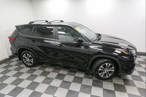Midnight Black Metallic 2023 Toyota Highlander XLE