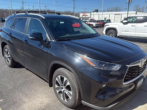Midnight Black Metallic 2023 Toyota Highlander XLE